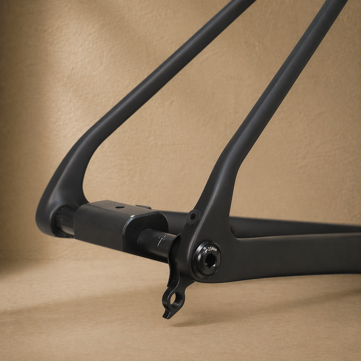 kom-viper-carbon-frame-rear-axle-dropout.png