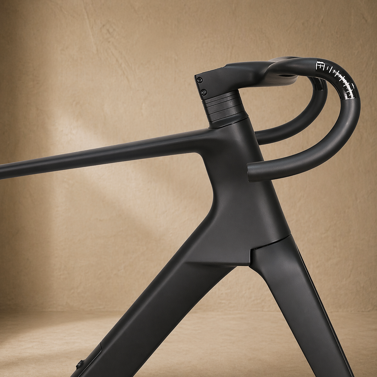 kom-viper-integrated-handlebar-cockpit-front.png