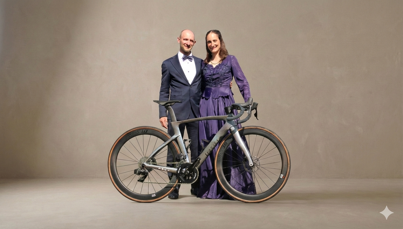 Full custom landeveissykkel fra Sykkelstua – studiofoto med ryttere