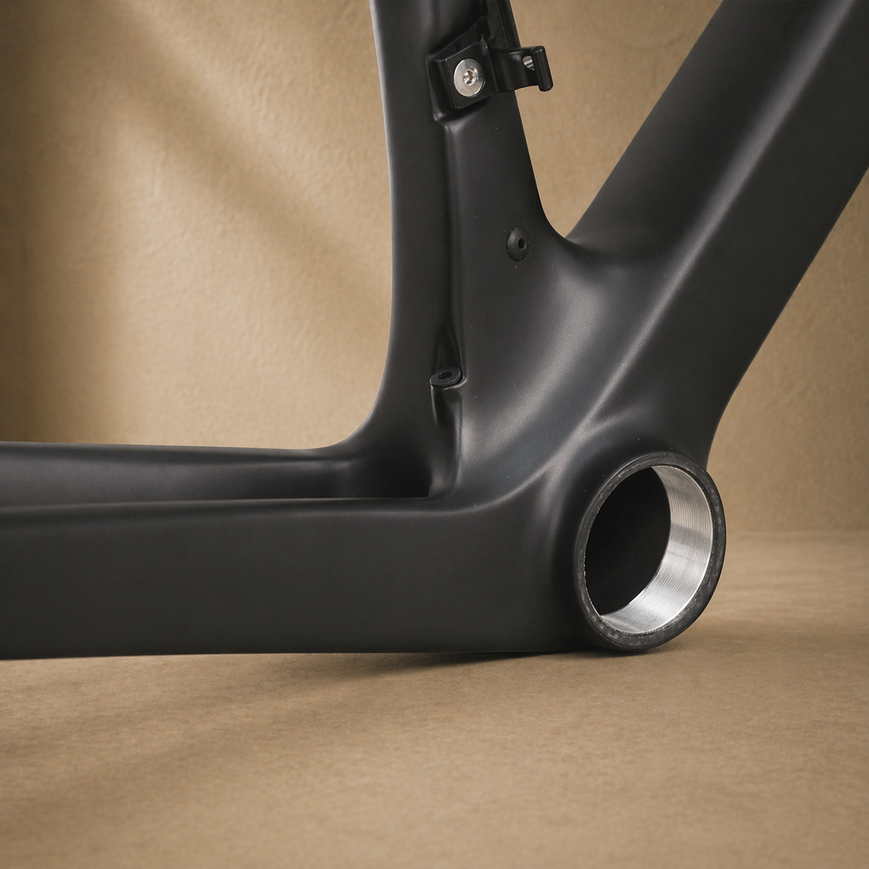 kom-viper-carbon-road-bike-frame-bottom-bracket.png