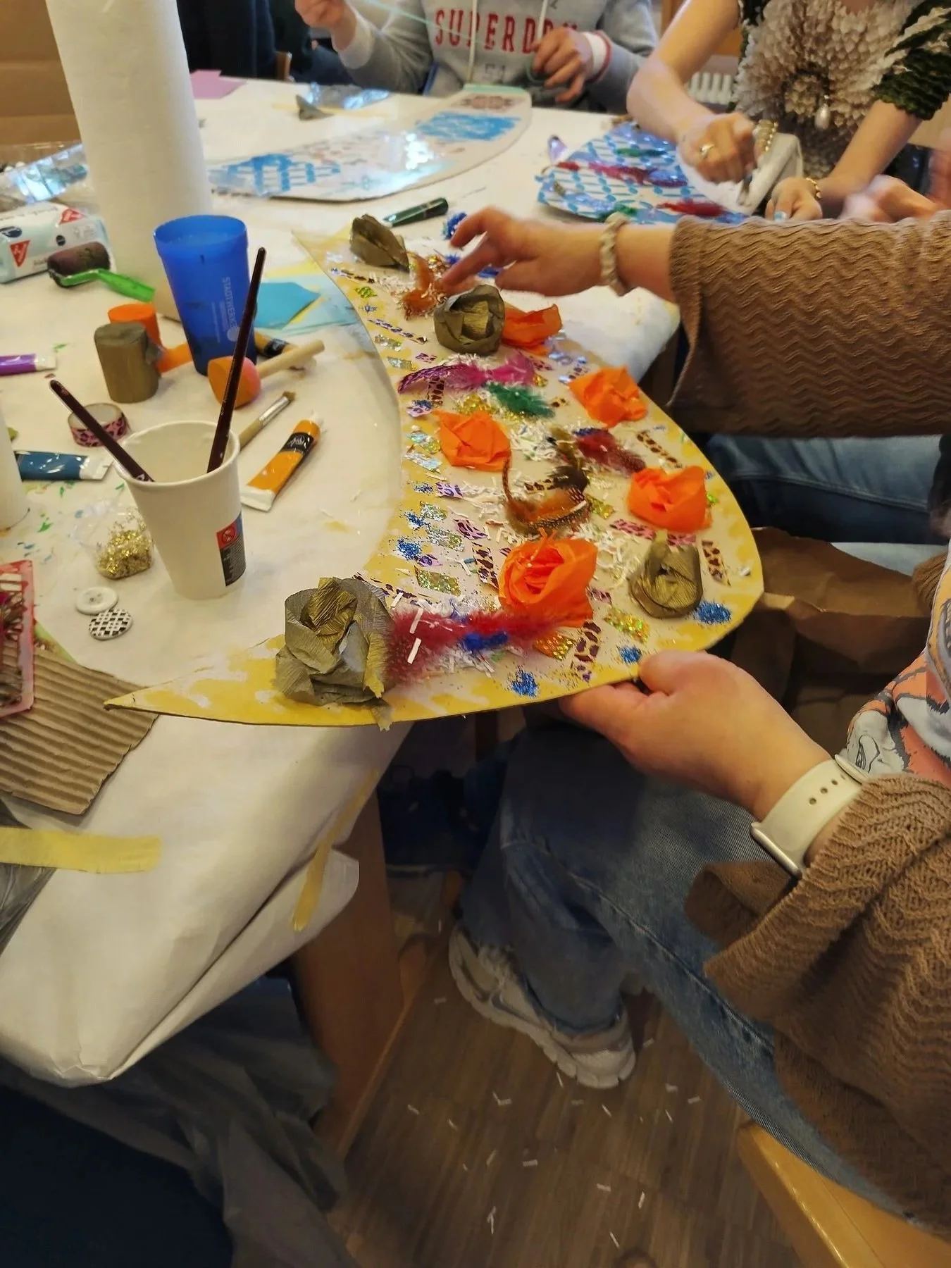 Arbeiten mit verschiedenen Kunstmaterialien