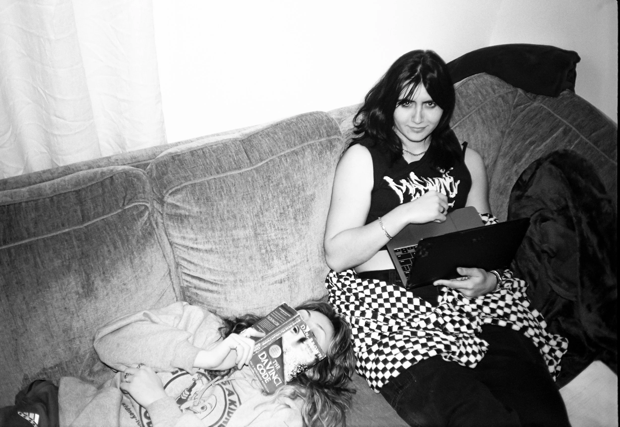 JH_7298_Portra 400_369950-R1-033-15.jpg