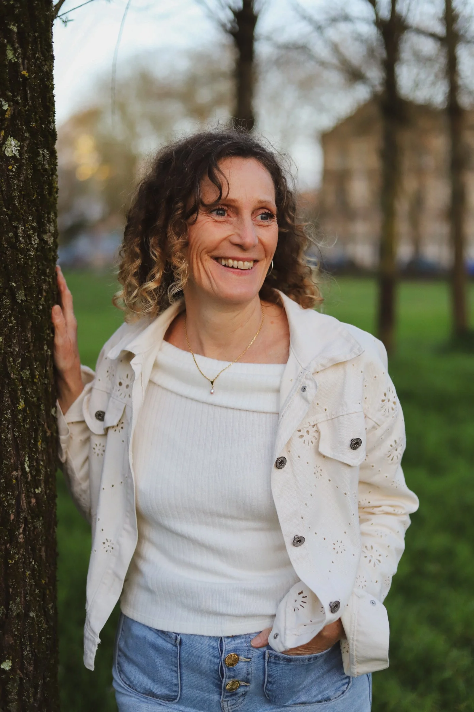 Roseline Gauchet accompagnement holistique, guérison énergétique, coach de vie, libération émotionnelle, transformation personnelle, douleur physique et émotionnelle, apaisement, clarifiaction, stress, anxiété