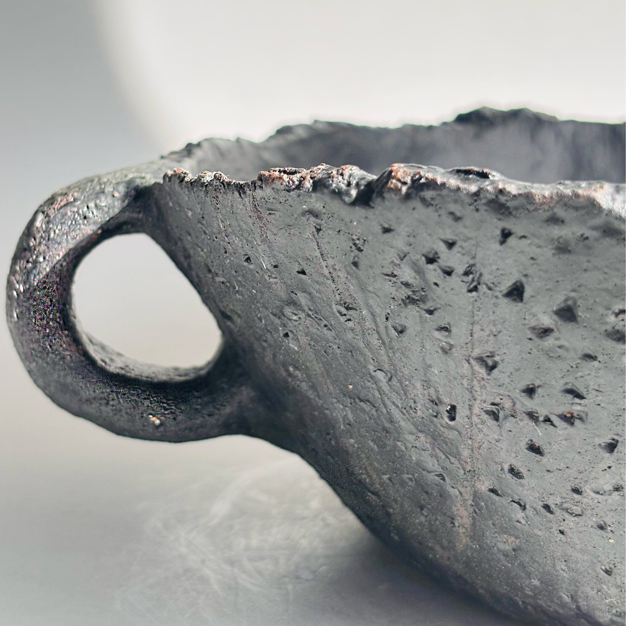 Brasa Vase Detail.png
