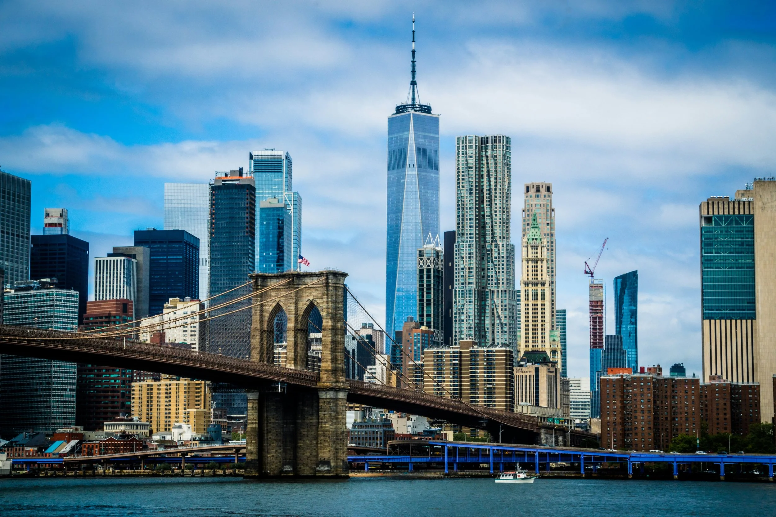BThe Brooklyn Bridge with the Lower Manhattan financial district skyline in the background