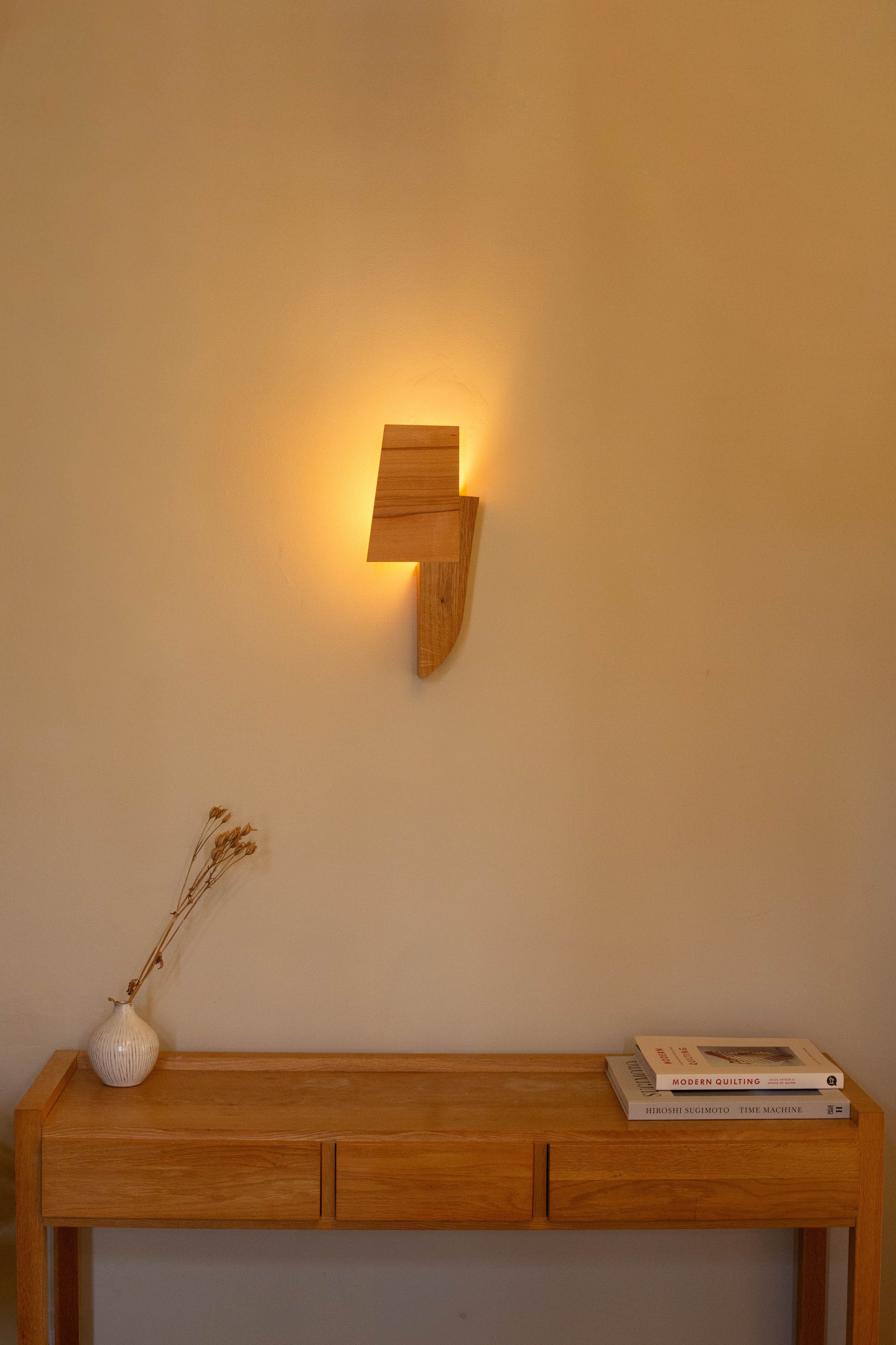 JA2 - Inlaid oak and beech wall sconce
