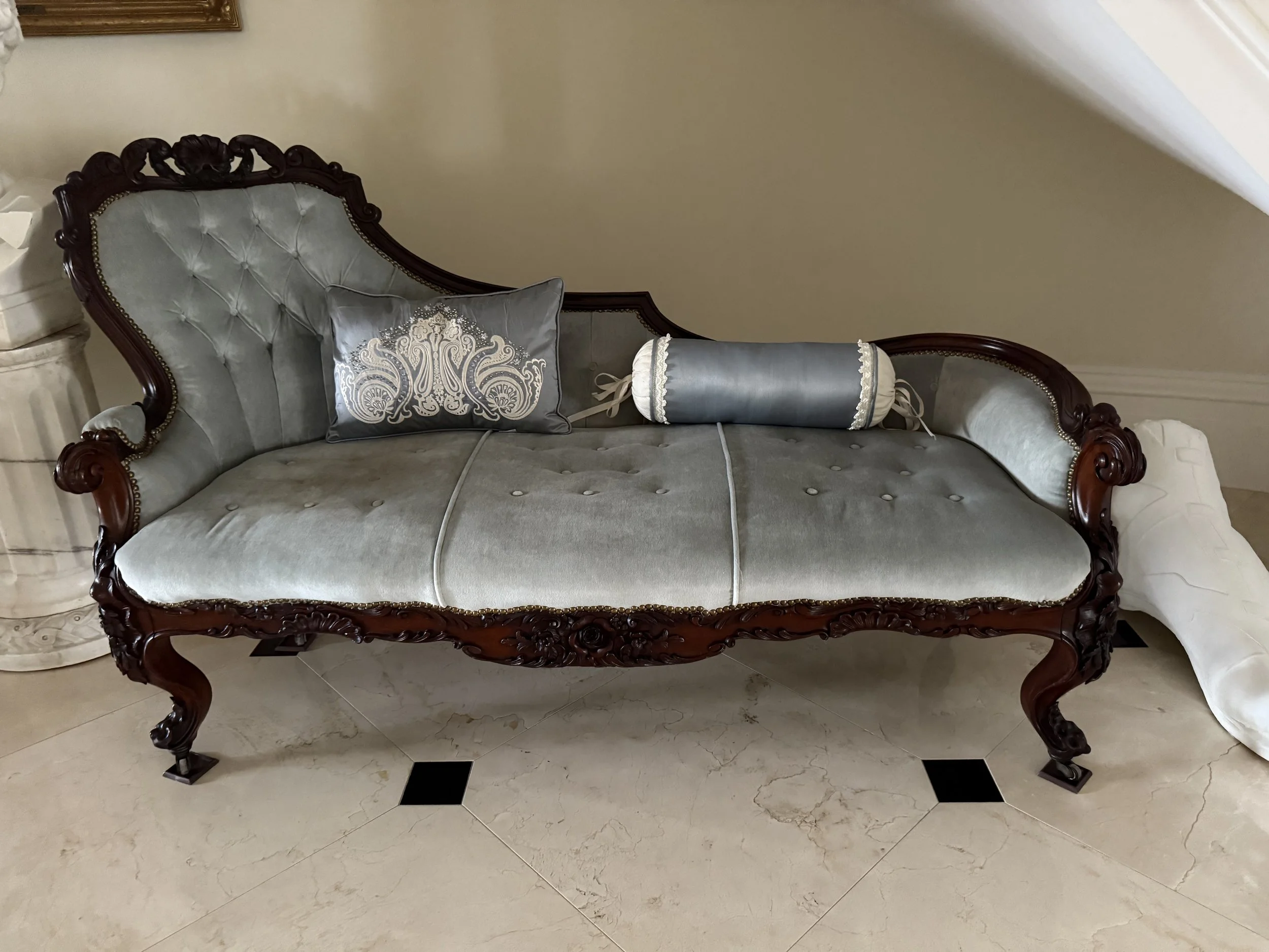 Antique Victorian carved mahogany settee