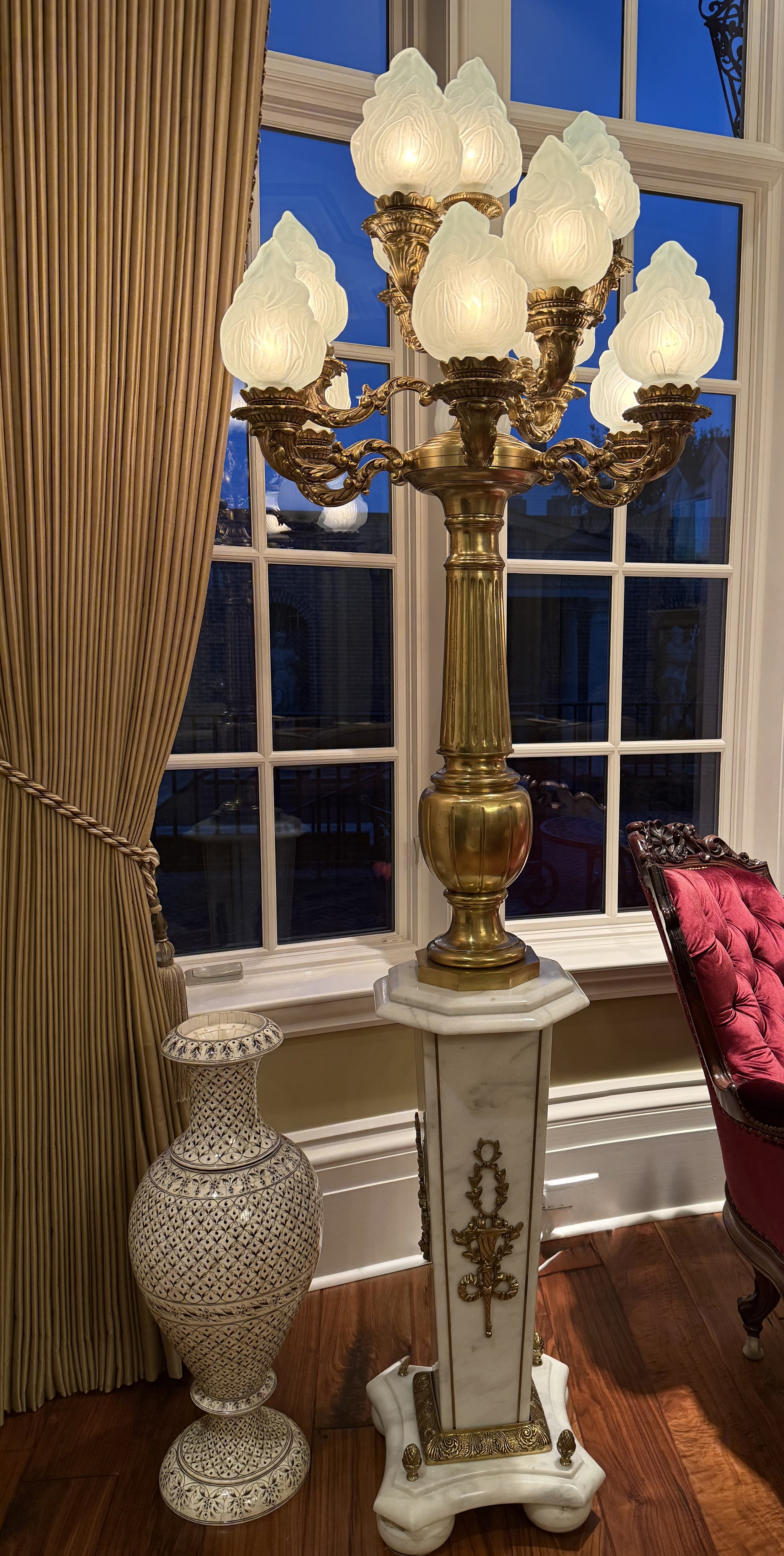 Pair of Casa Padrino baroque floor lamps with marble pillars - white / gold