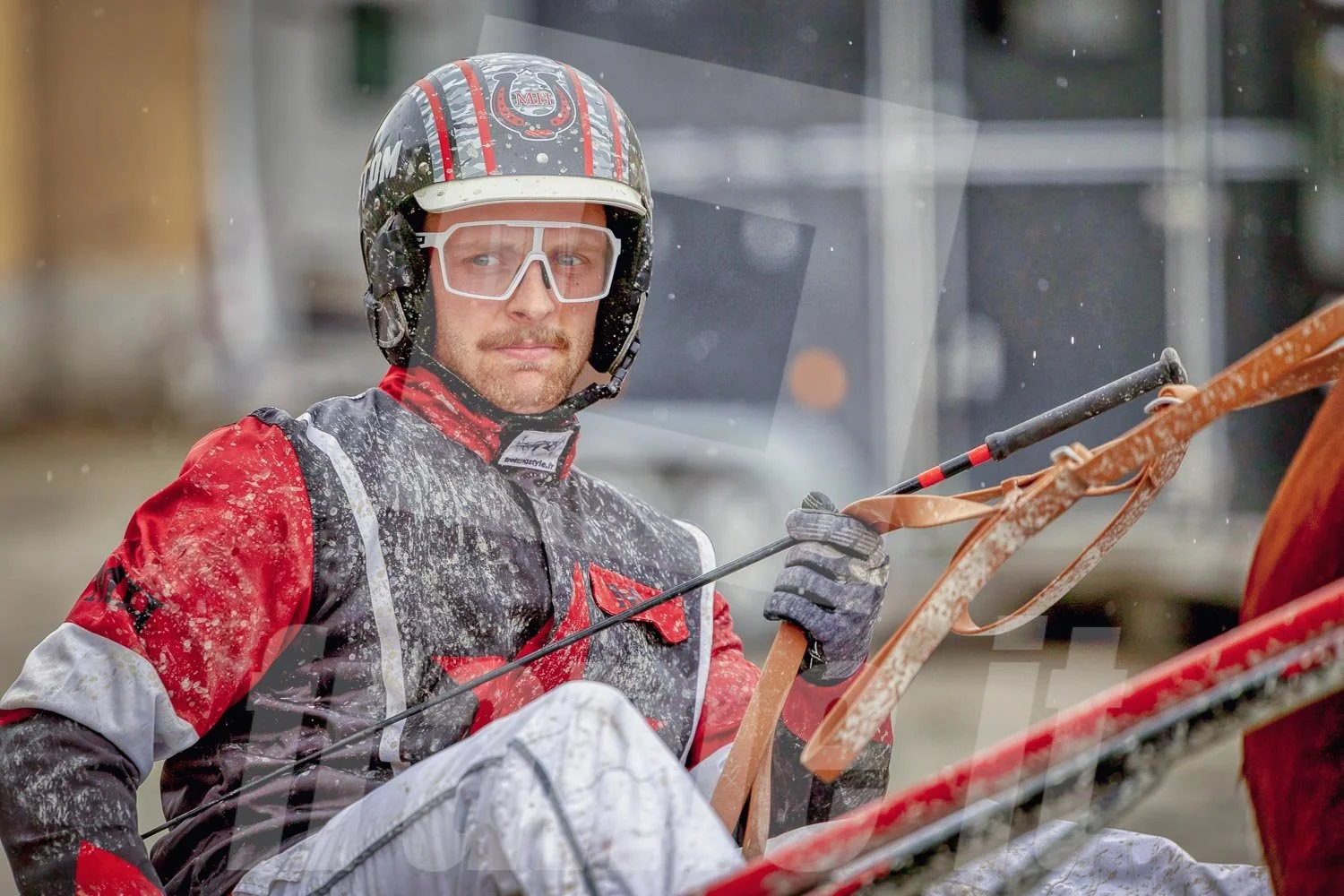 Trabrennfahrer auf der Trabrennbahn Krieau in Wien.
