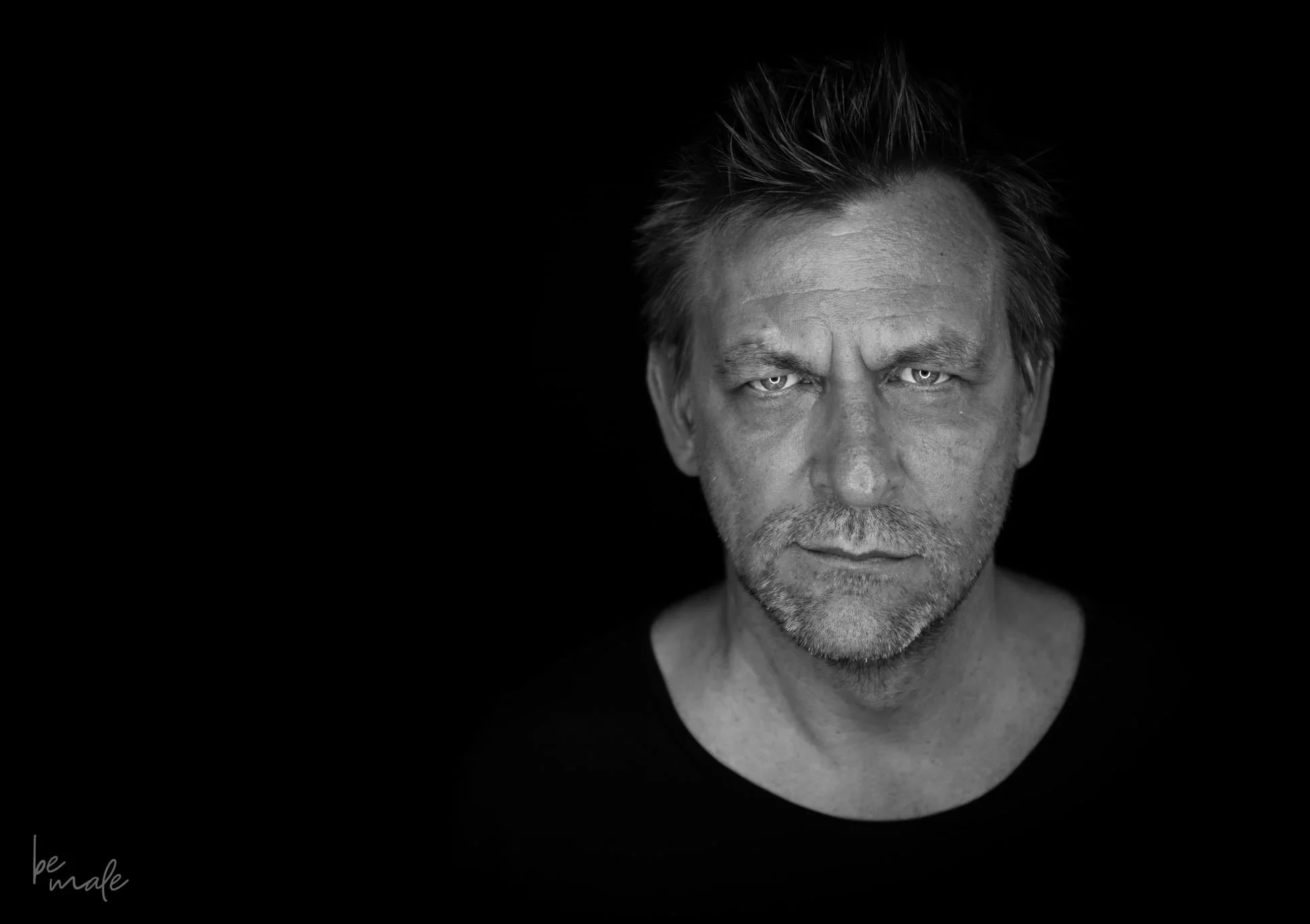 Männerportrait von Frame it