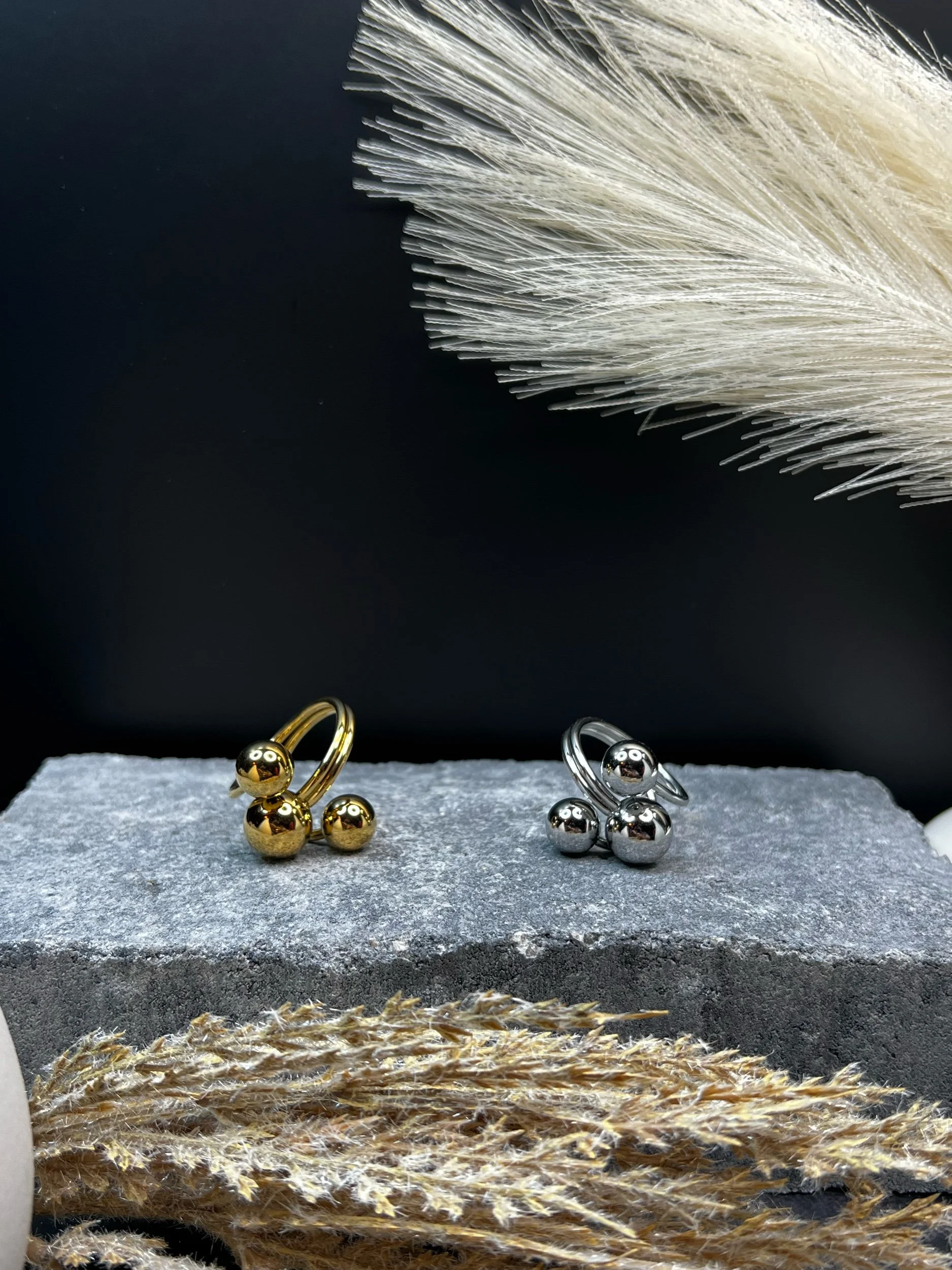 ”Dotted Elegance” Orbis Ring