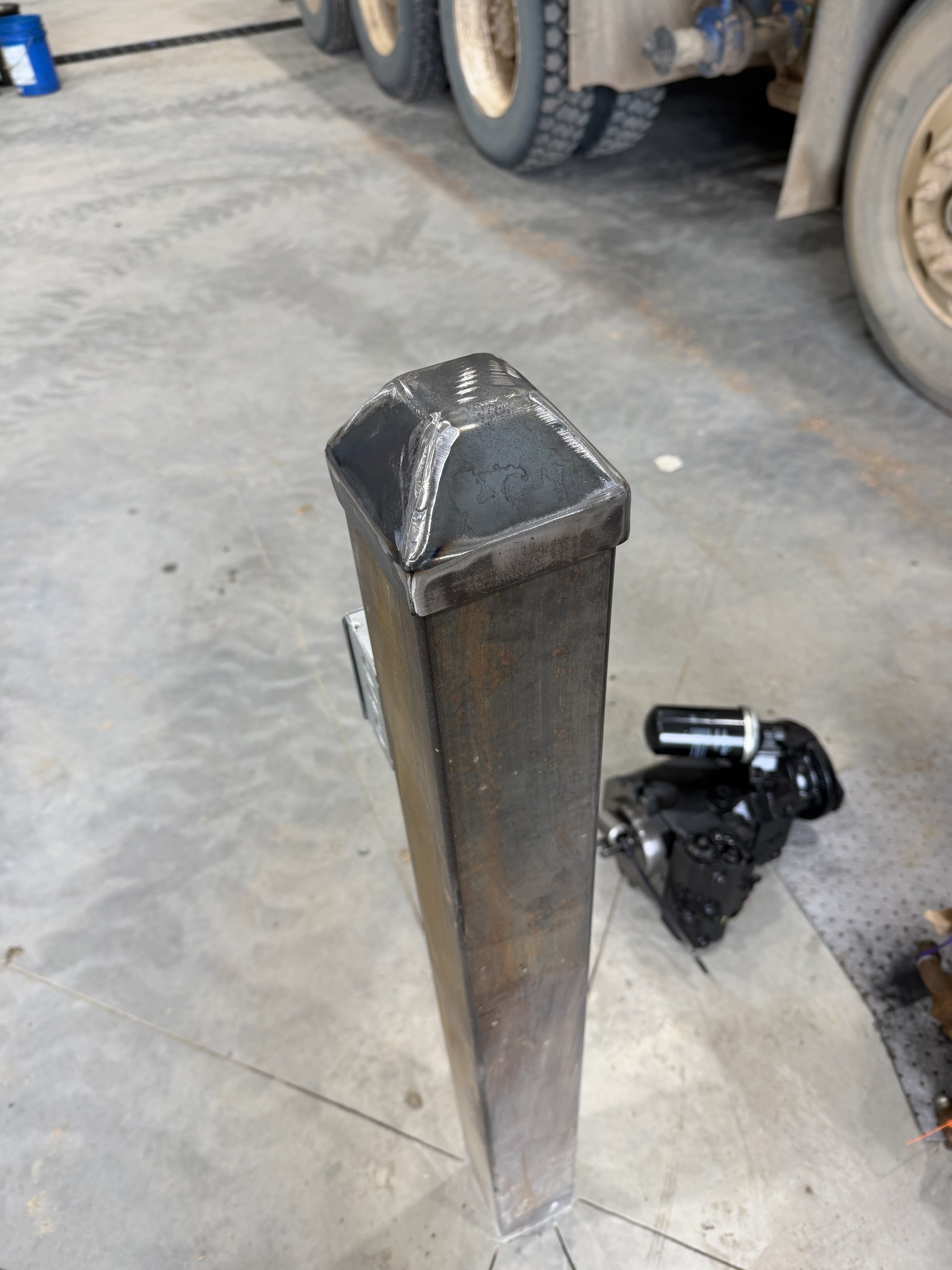 welded thing for semi 1.jpeg