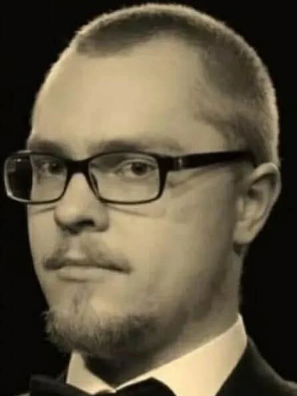 Den andra tons&auml;ttaren som vi kommer samarbeta med i v&aring;rt kommande projekt &auml;r @erik_valdemar_skold_composer .
Vi ser verkligen fram emot det och h&auml;r kan ni l&auml;sa mer om honom:

Erik Valdemar Sk&ouml;ld (b. 1991) is a composer 