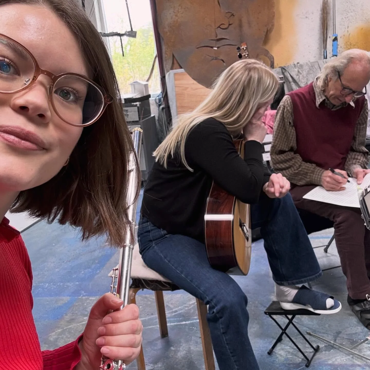 Idag hade vi det stora n&ouml;jet att tillsammans med tons&auml;ttare Johannes Jansson f&aring; jobba med delar av hans Sonata f&ouml;r fl&ouml;jt och gitarr. &Auml;r man sugen p&aring; att h&ouml;ra resultatet &auml;r man v&auml;lkommen till Tj&ouml