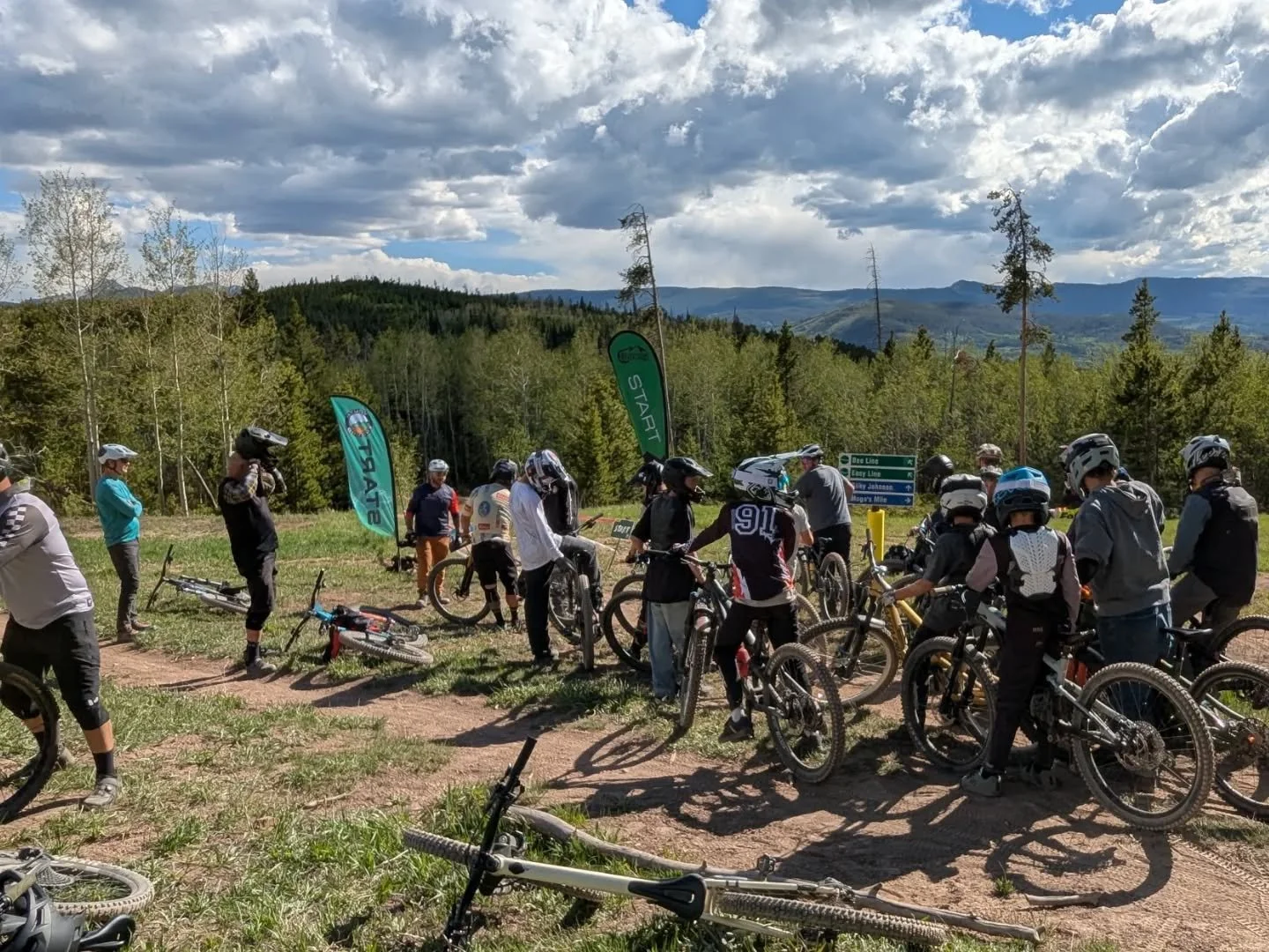 Chainless racing, so hot right now.

The running start adds an interesting element. 😀

@bigmountainenduro 
@granbyranch