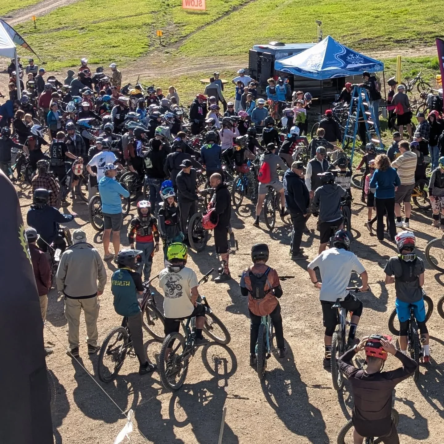 While World Cup enduro racing is in the ICU fighting for life,  the domestic scene is solid! 🤘

Awesome to see all the kids stoked on riding bikes.

@bigmountainenduro