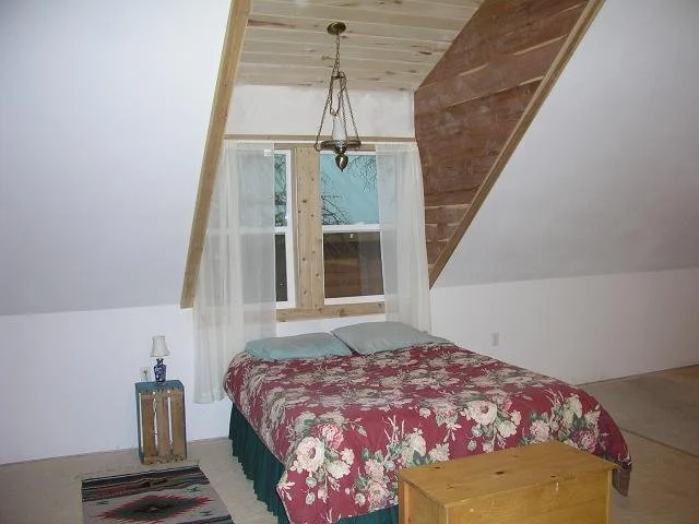 cabin24 - bed6B.JPG