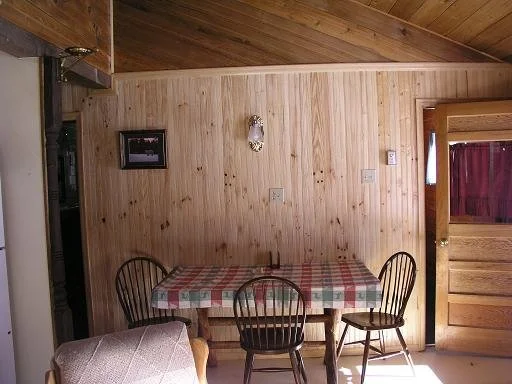 cabin14dining.JPG