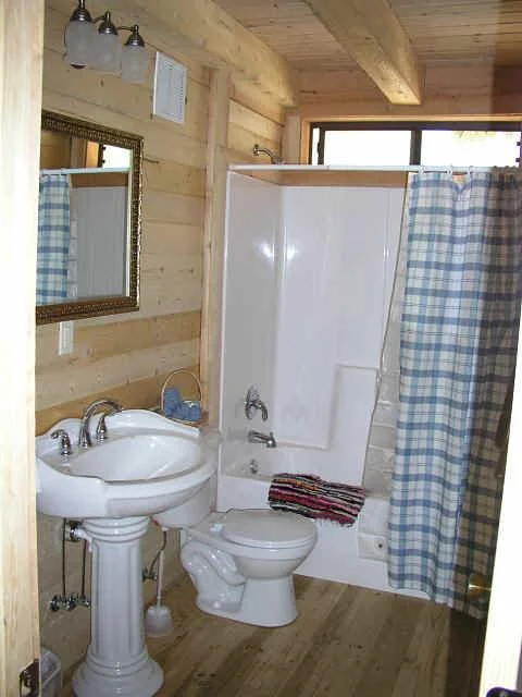 cabin35-bath.JPG