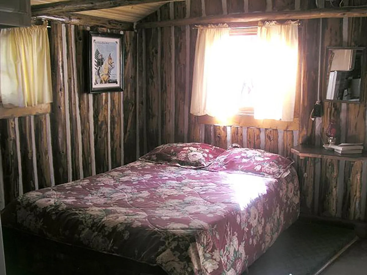 Texan_Resort_Cabin3_Roy_Rodgers_1B_Bedroom.JPG