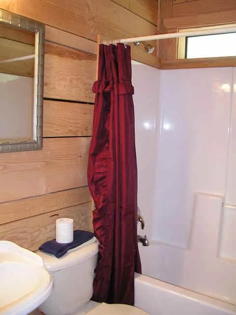 cabin32-bath22.JPG