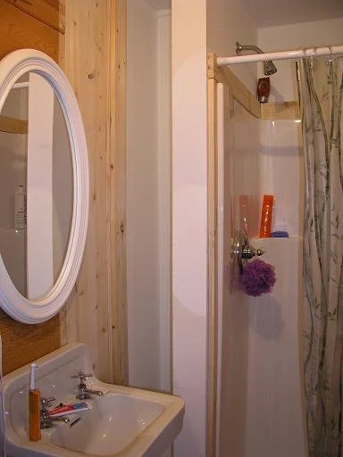 cabin21_bath3.JPG