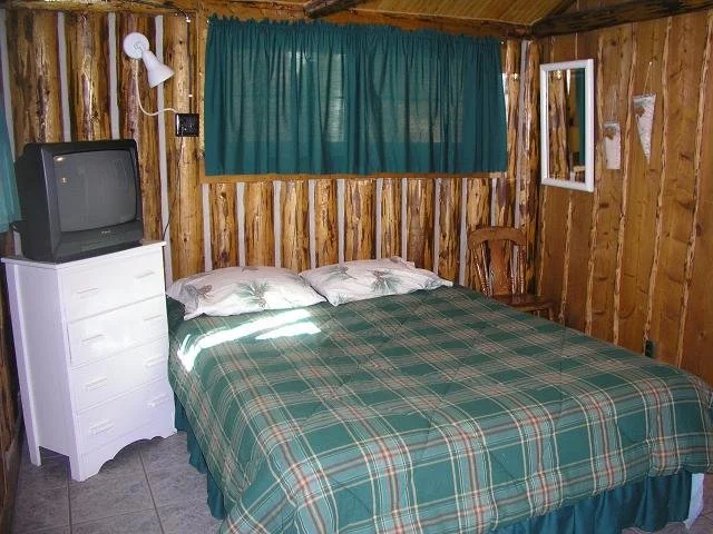 cabin6_bed2.JPG