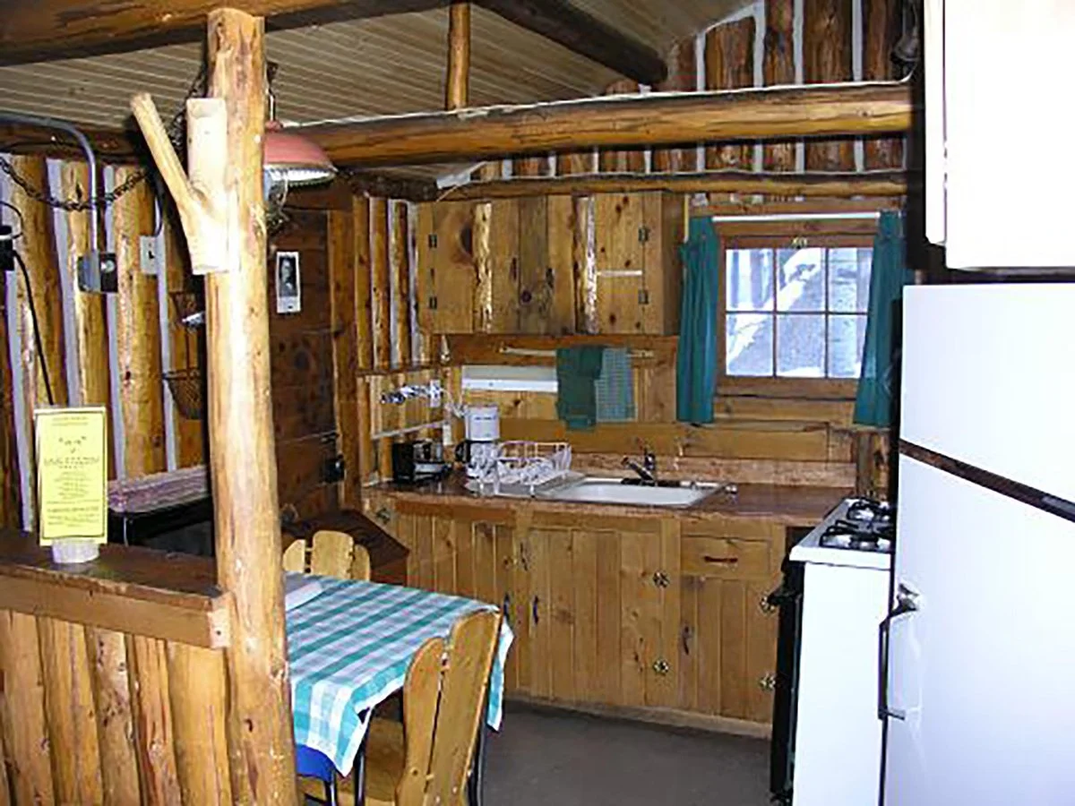 Texan_Resort_Cabin3_Roy_Rodgers_1B_Kitchen.JPG