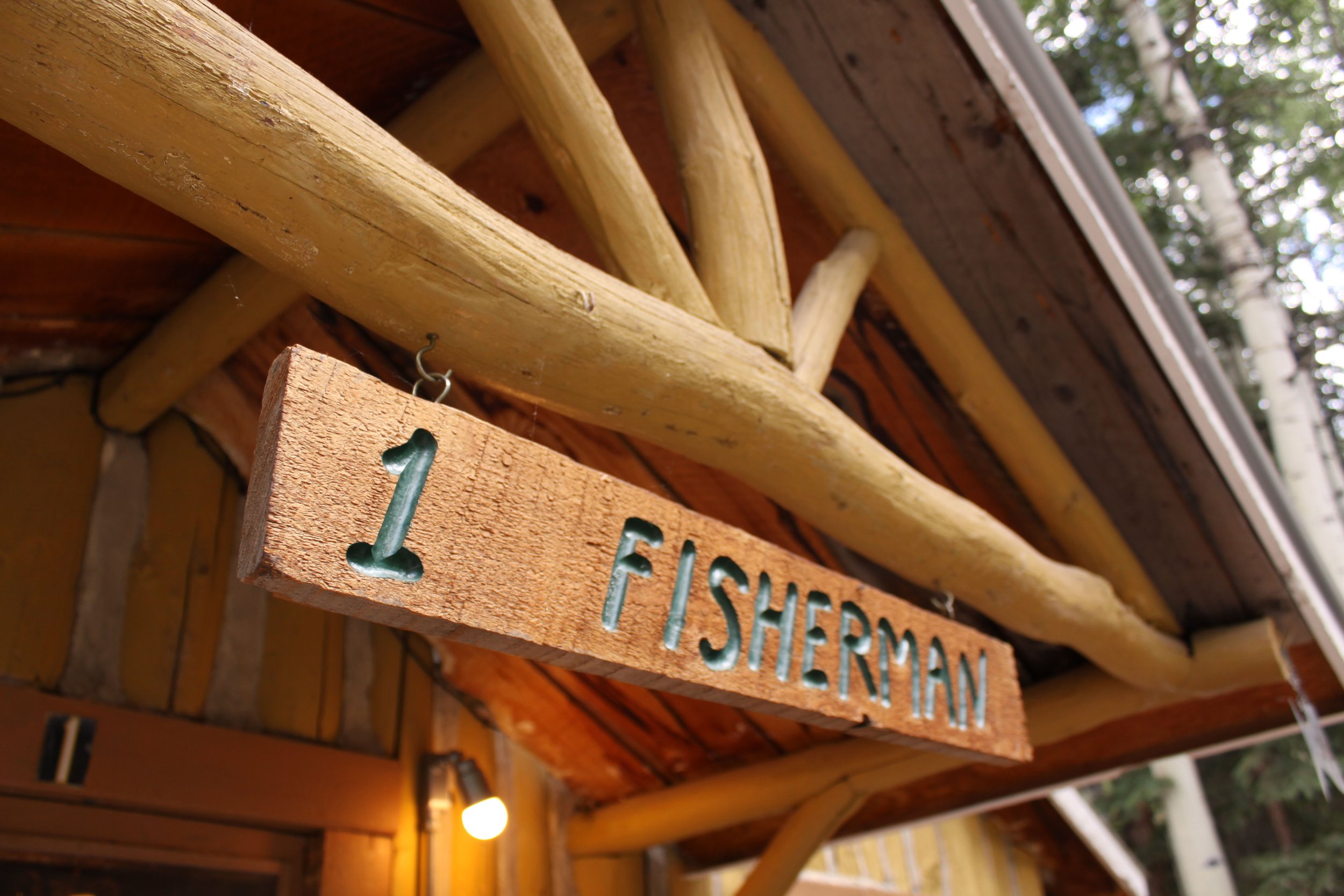 Texan_Resort_Cabin1_Fisherman_2B_Sign.JPG