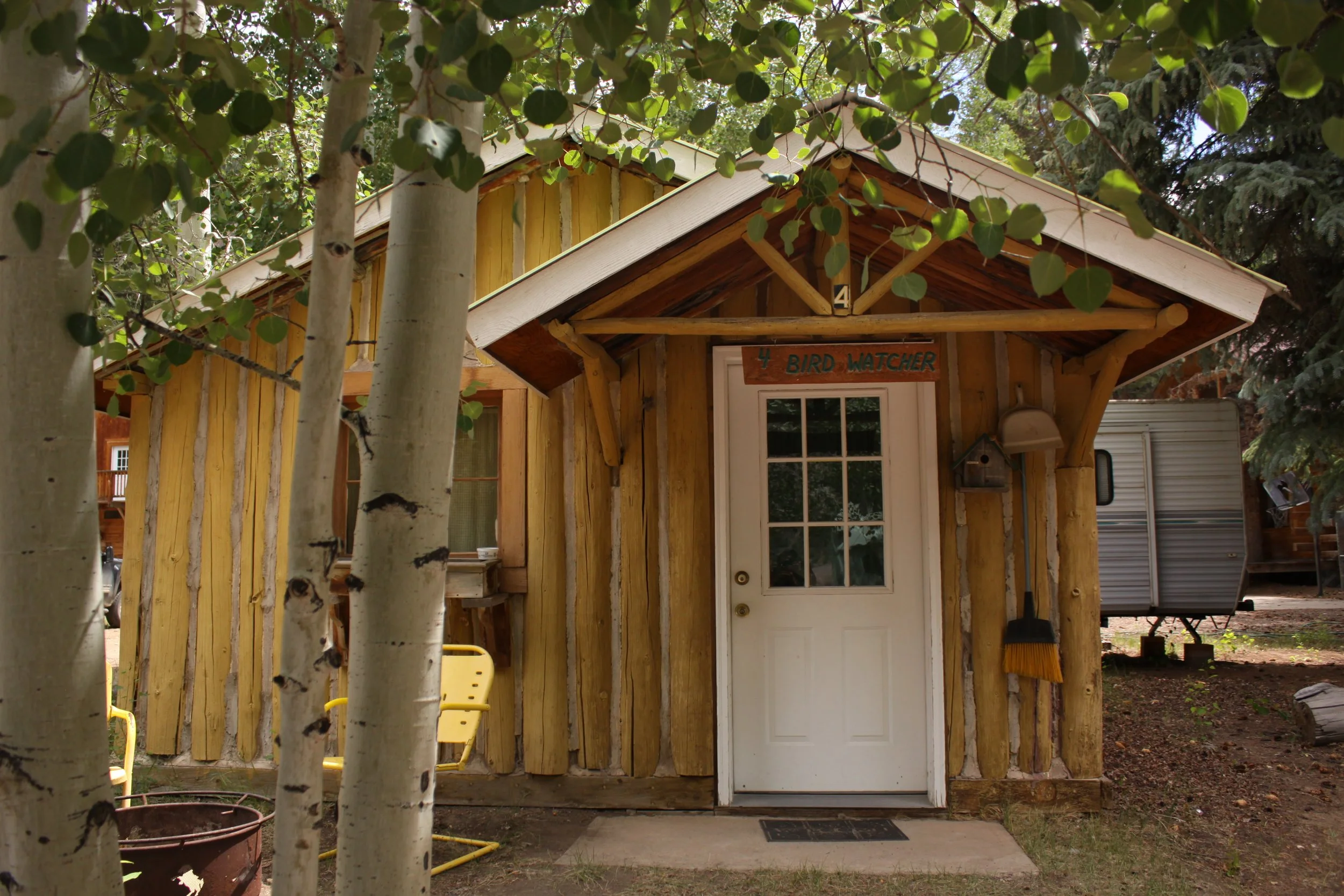 Texan_Resort_Cabin4_Birdwatcher_1B_Front_Outside_Summer.JPG