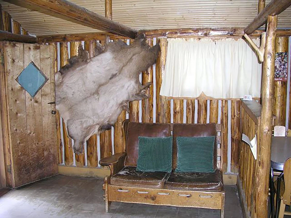 Texan_Resort_Cabin3_Roy_Rodgers_1B_Inside_Living_Room.JPG