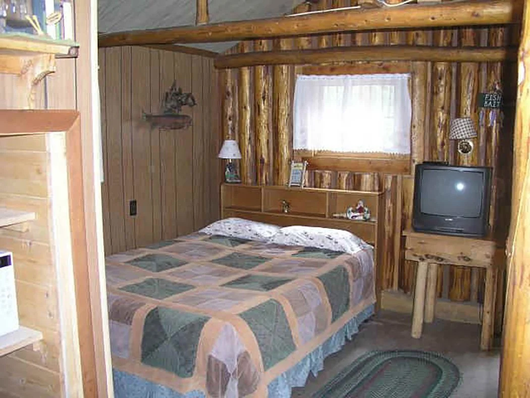 Texan_Resort_Cabin1_Fisherman_2B_BR1.JPG
