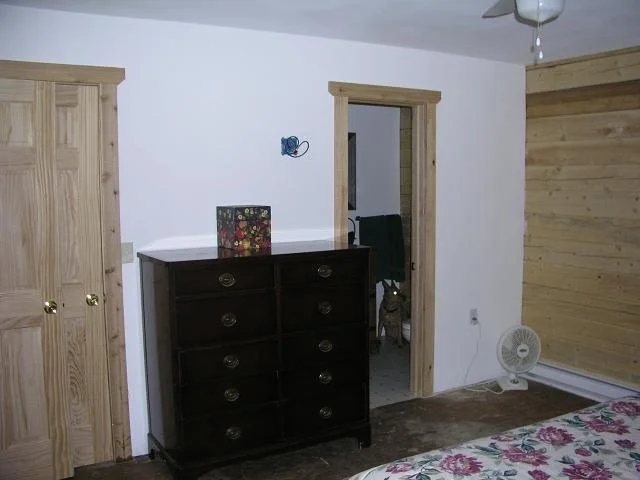 cabin24 - mbr2.JPG