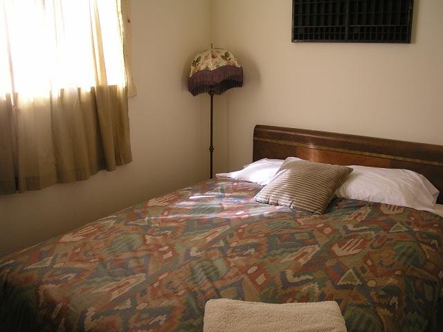 cabin18_bed2.JPG