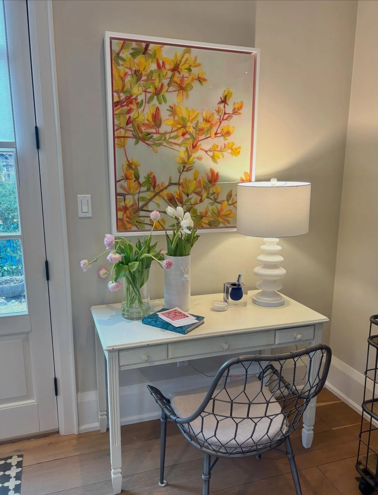 &ldquo;Chorus Line&rdquo; has settled into this adorable writing nook, and I couldn&rsquo;t agree more - it&rsquo;s the perfect spot. So pretty here! #cozynook #interiordesign #marymclornvalle #musthaveflowers #originalart