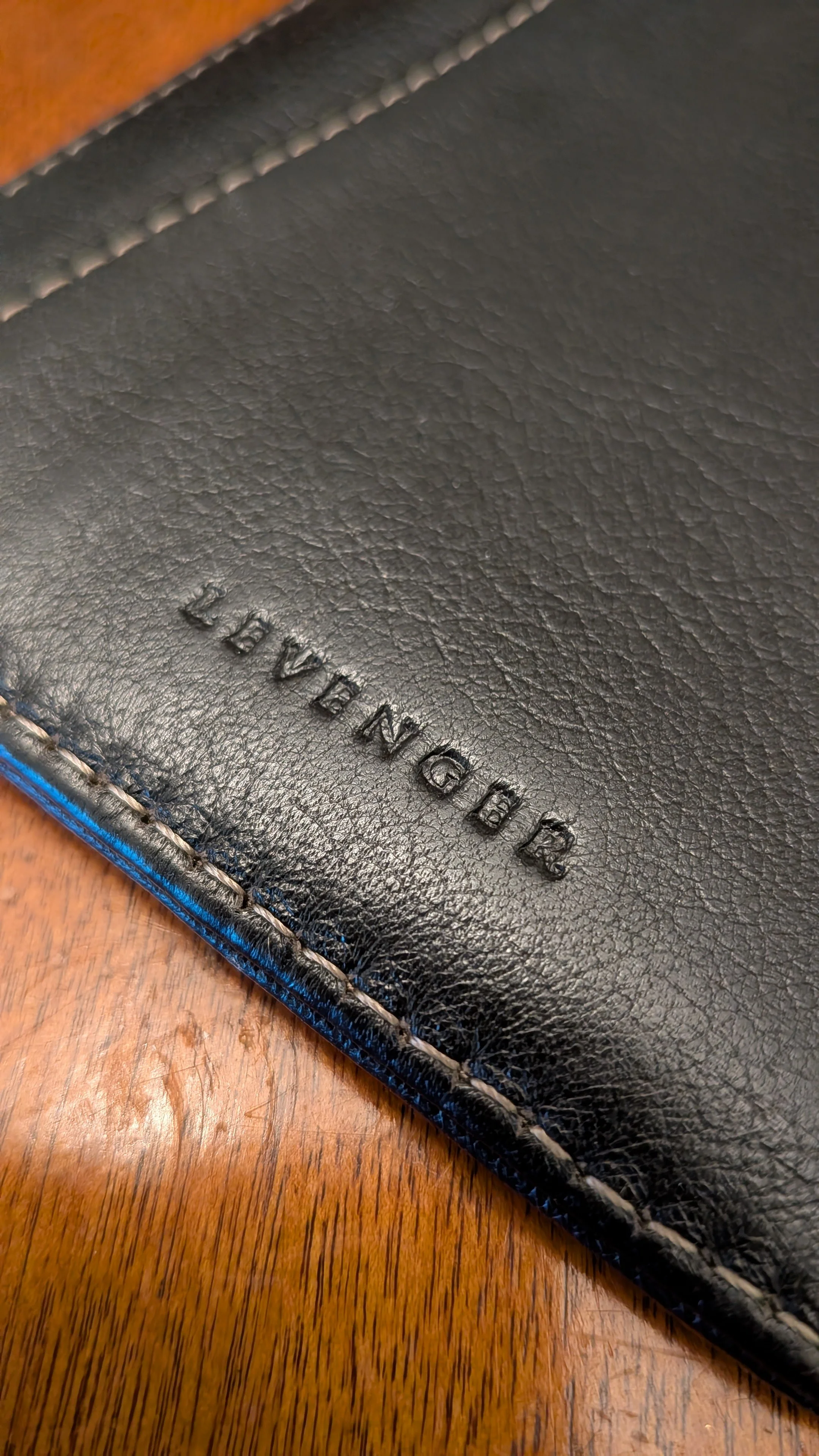 Levenger Genuine Leather Checkbook Cover / Billfold / Note Card Holder - Black