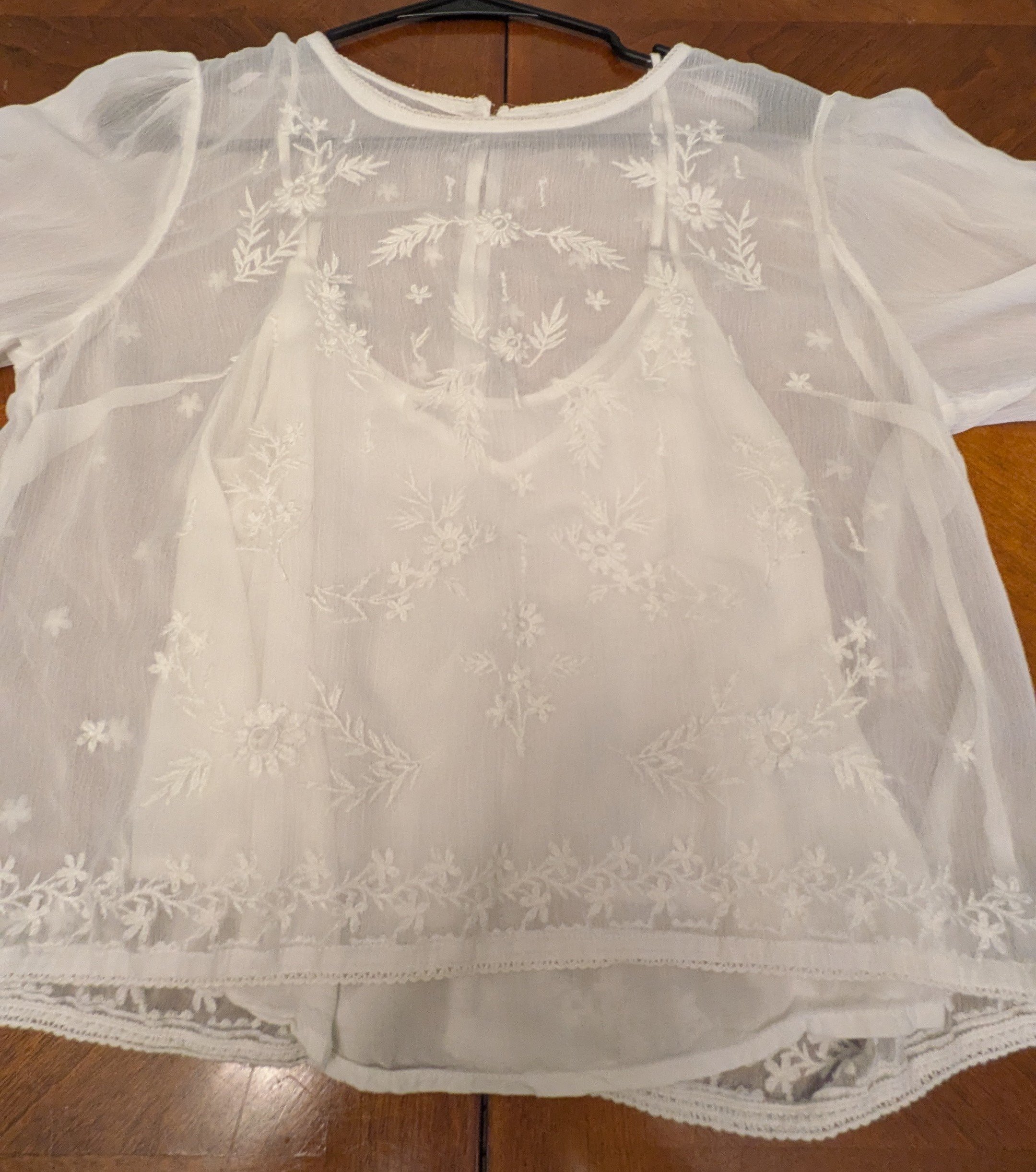 Abercrombie & Fitch White Sheer Embroidered Blouse with Puff Sleeves - Women's Medium