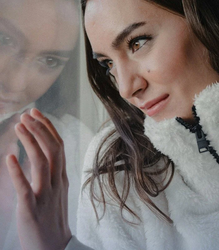 Laser μυωπίας και υπερμετρωπίας στην εγκυμοσύνη – γυναίκα σε προβληματισμό για την ασφάλεια της επέμβασης laser όρασης