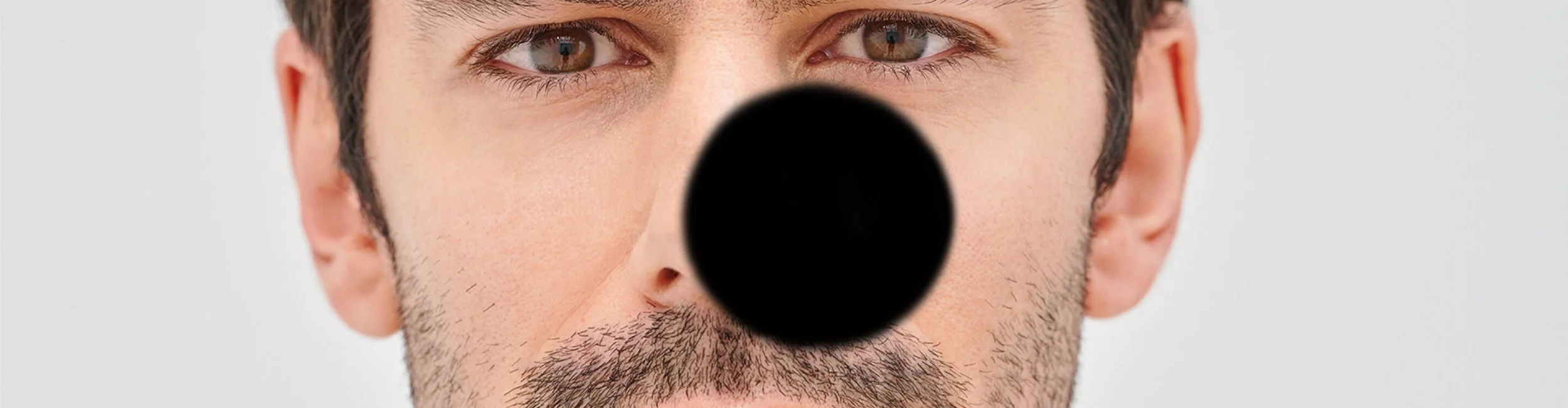 Διαταραχή κεντρικής όρασης που παρατηρείται σε παθήσεις της ωχράς κηλίδας, όπως οι οπές και οι μεμβράνες