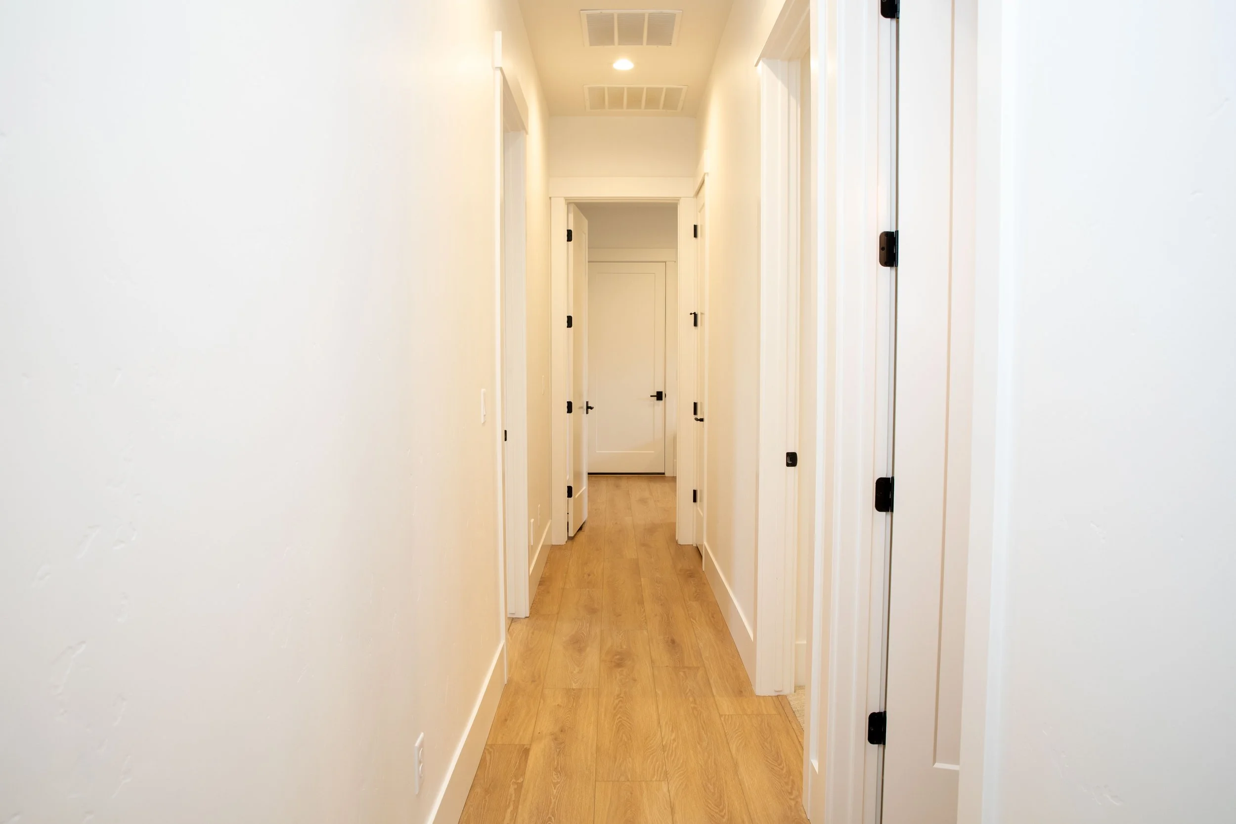Hallway 1_1.jpg