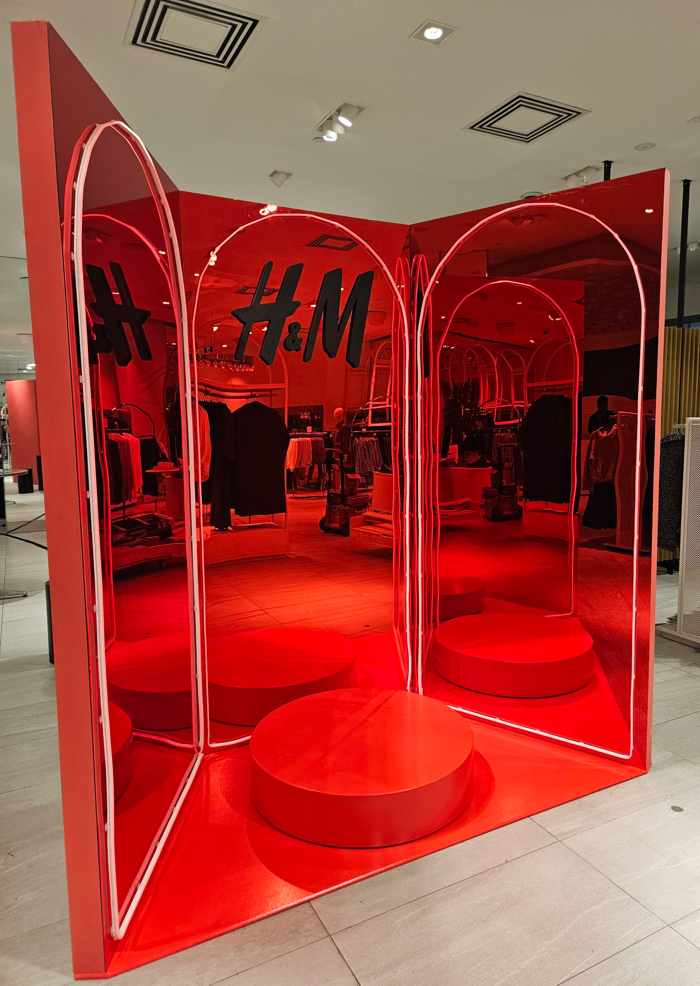 Custom-fabricated photo backdrop with LEDs for H&M in Toronto