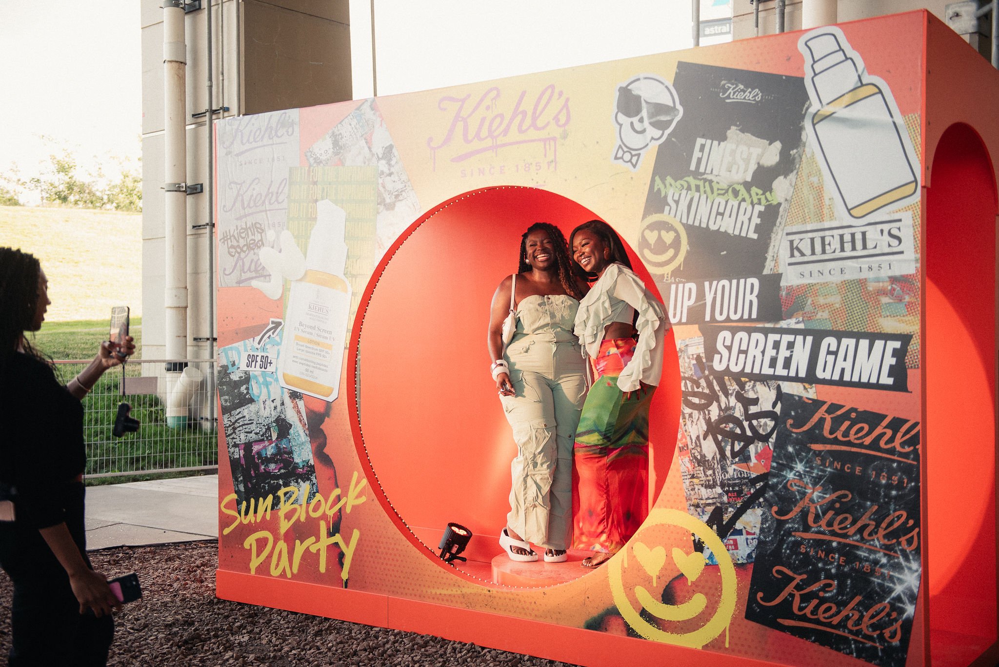 custom-fabricated-photo-backdrop-kiehls-toronto