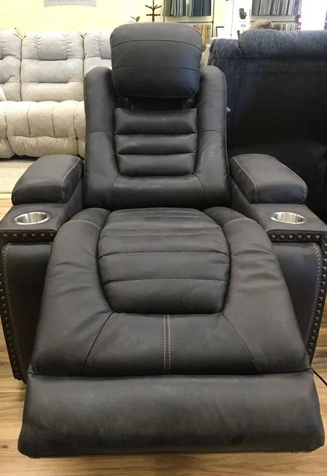 Oakland-Furniture-black-leather-recliner.jpg