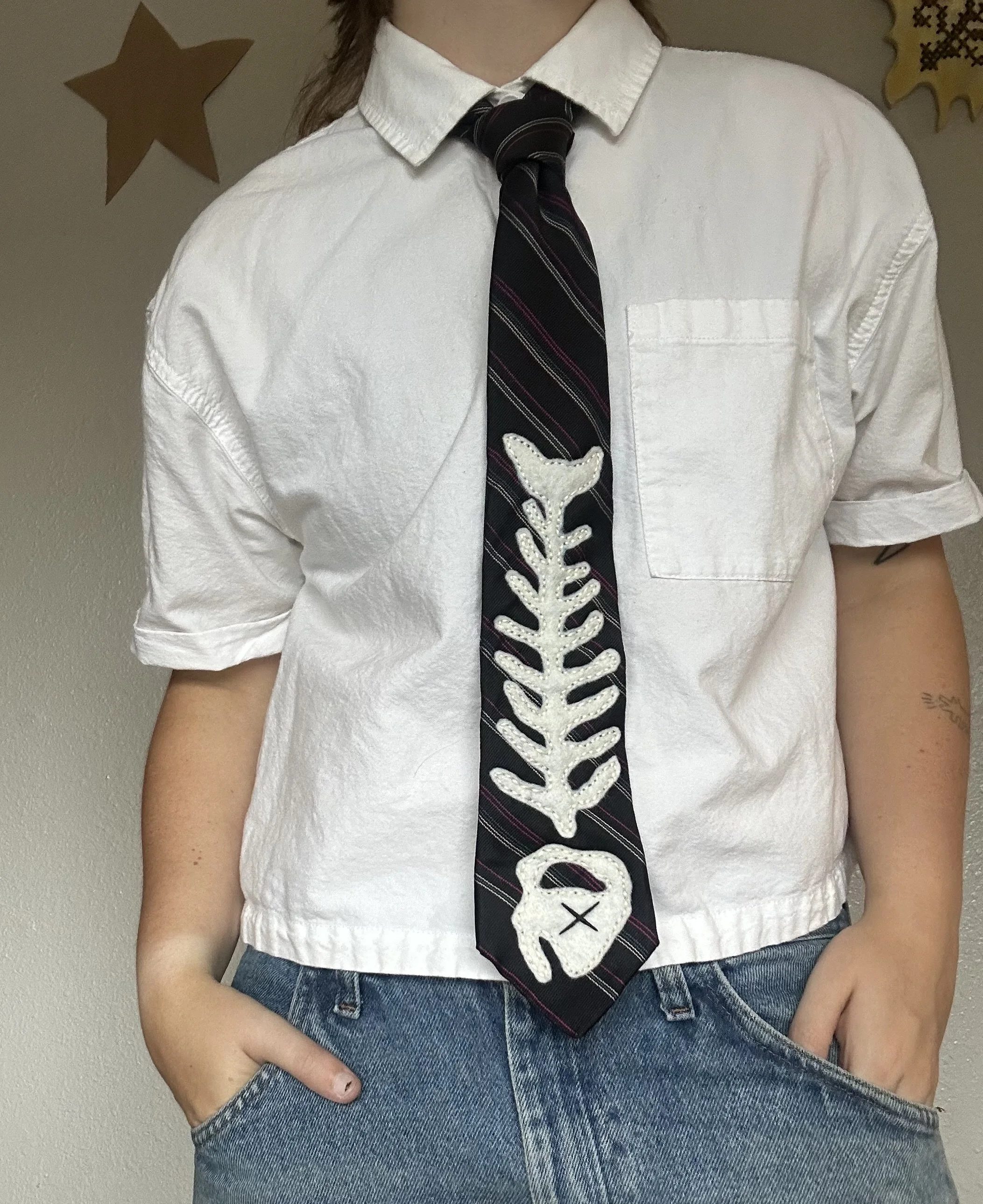 Fishbone hand-embroidered necktie