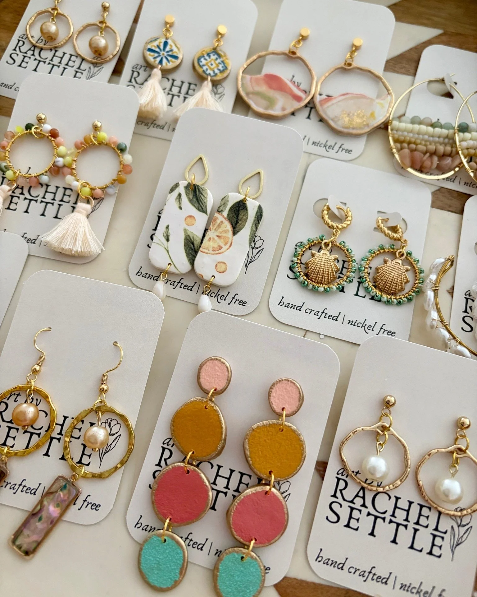 The Amalfi Coast Collection 🌊🍋🦀🐚

Grab your passport, we're heading to Italy for the summer 🤩 or, at least, that's how this collection will make you feel 😂

These earrings reflect just a small piece of the beauty of the Amalfi Coast with bright