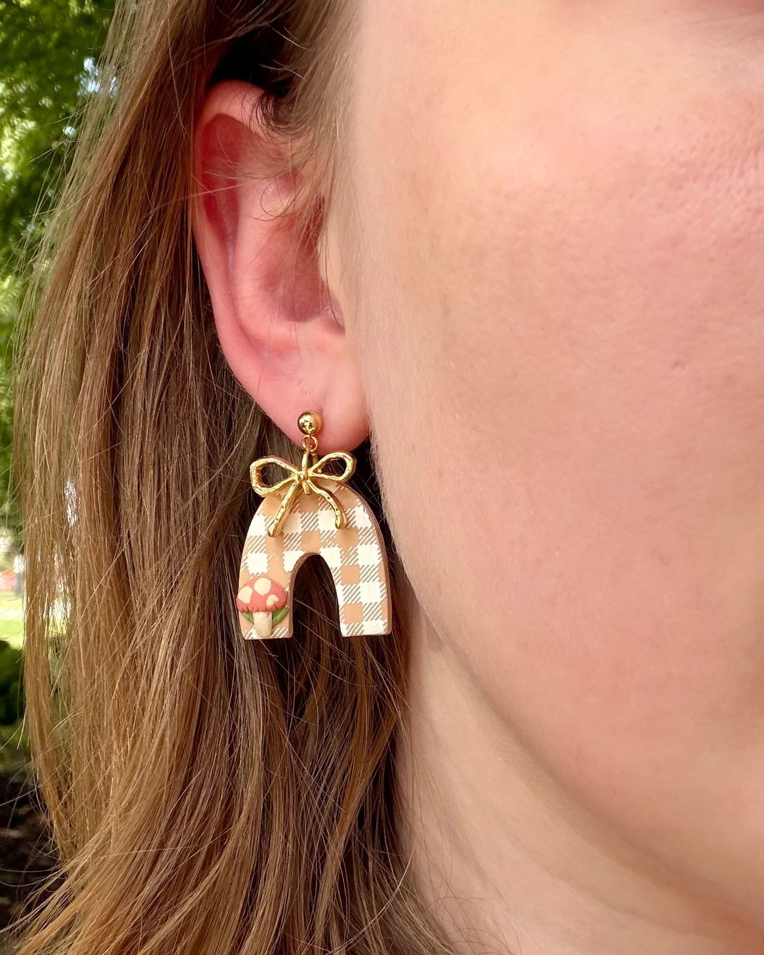These cute mushroom earrings are one of my absolute favorites from the Autumn Cottage collection 😍🍄 I'm definitely going to have to keep a pair for myself! 

One of my favorite things about making earrings is finding new ways to approach the same s