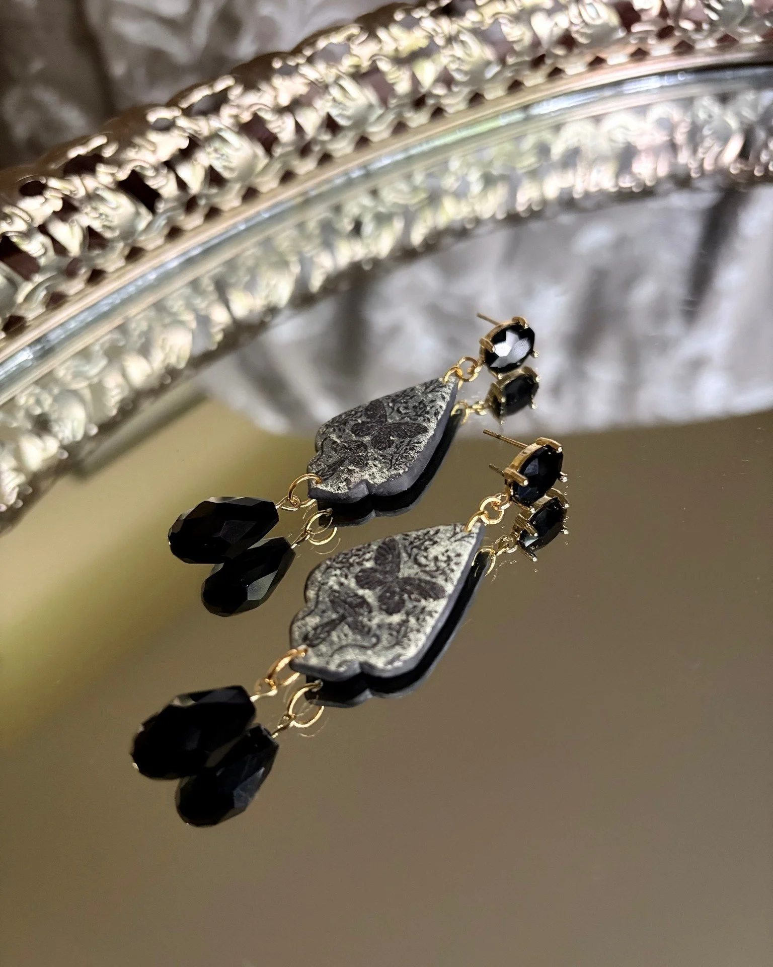 I'm so ready for all the spooky vibes 😍👻🖤✨

All Hallow's Eve Collection
Coming Friday, September 25th at 6pm

#halloweenvibes #spookyvibes #spookyszn #handmadeearrings