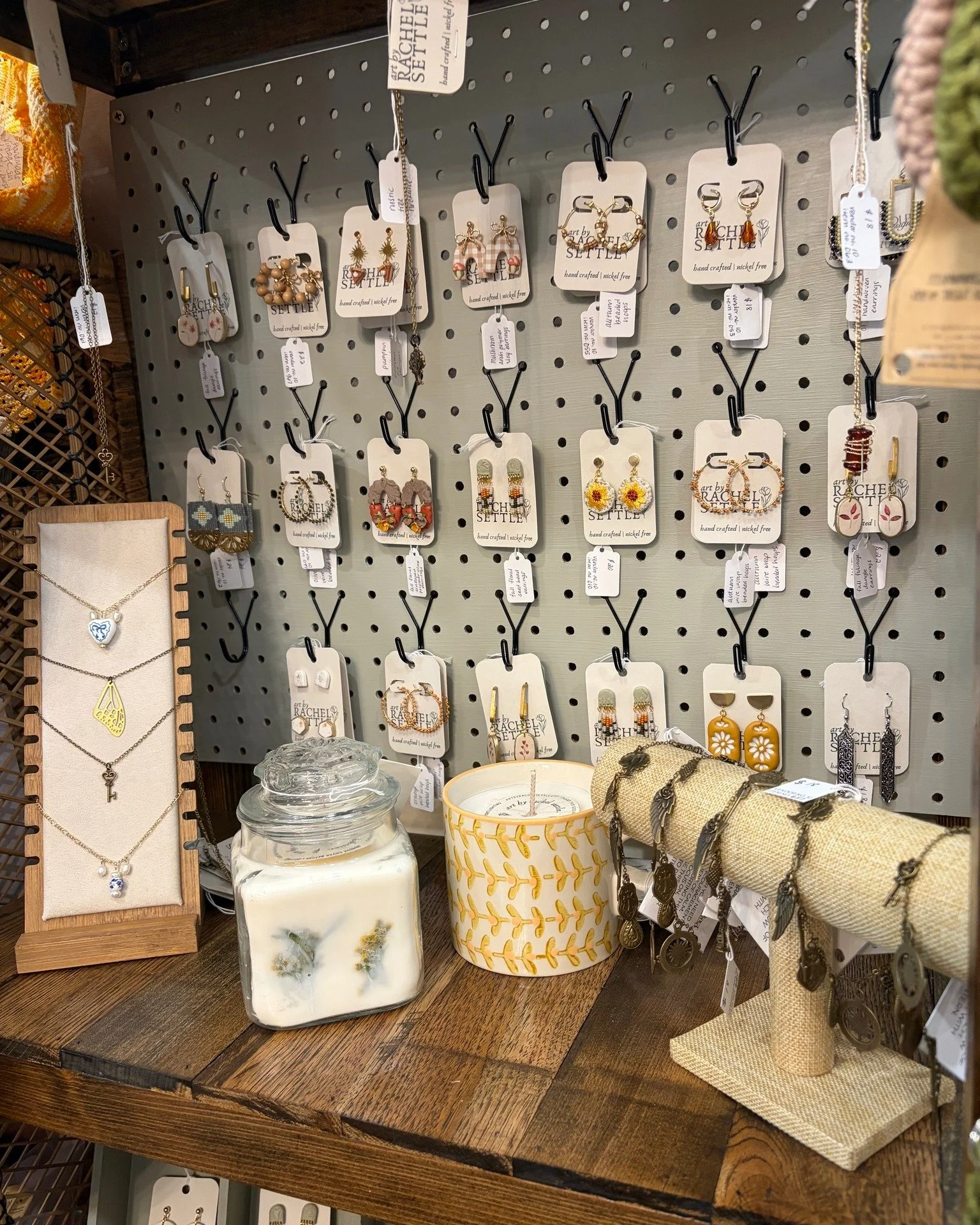Sometimes retail therapy is necessary 😂 when you just ✨need a little treat✨, head to these incredible shops! 

@wilderlove_store 
10 West Market Street
Greenwood, DE 19950

@littletreasureshoppe 
226 West Park Place, Suite #14
Newark, DE 19711

#sho