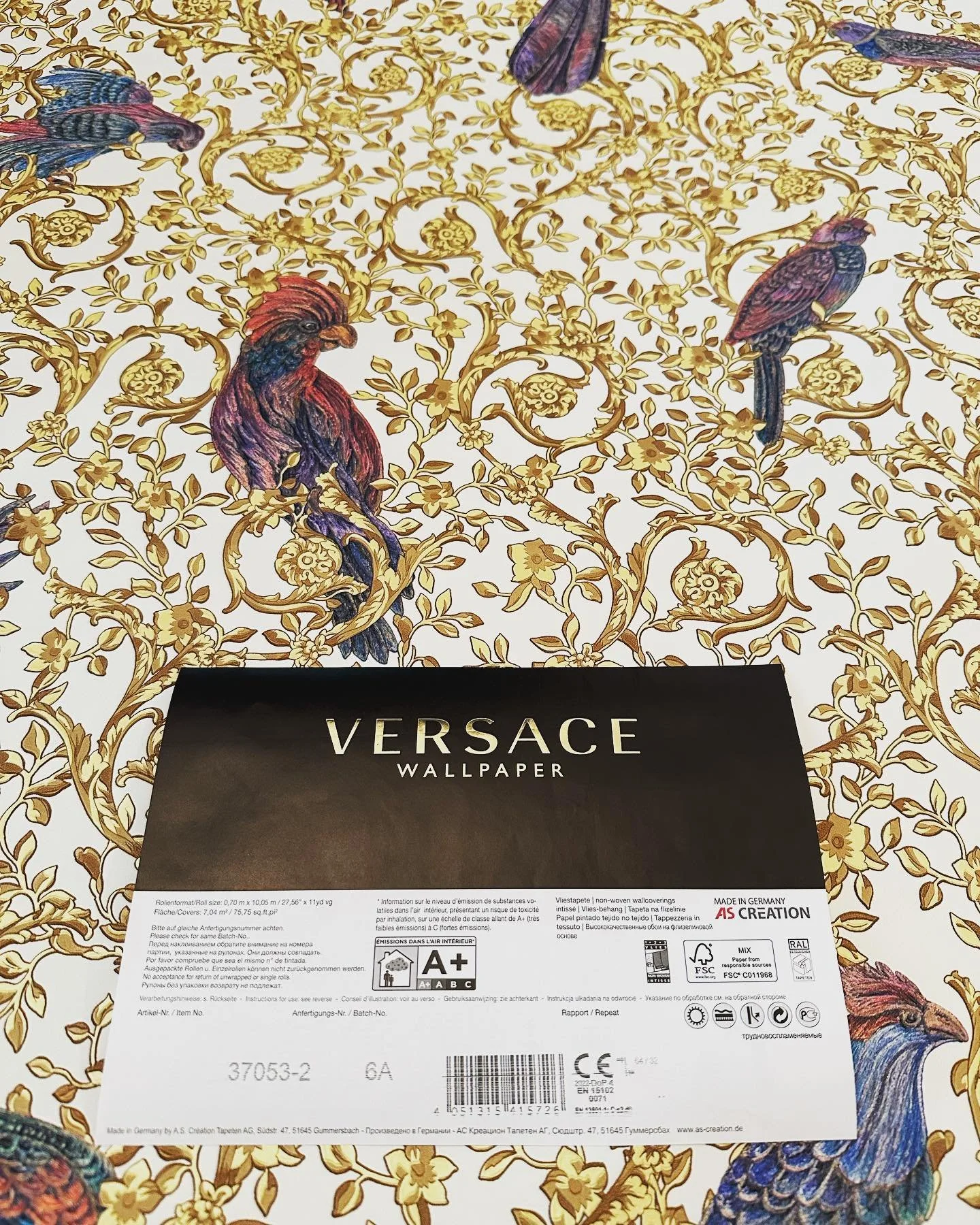 BAROCCO BIRDS PRINT WALLPAPER by @versace