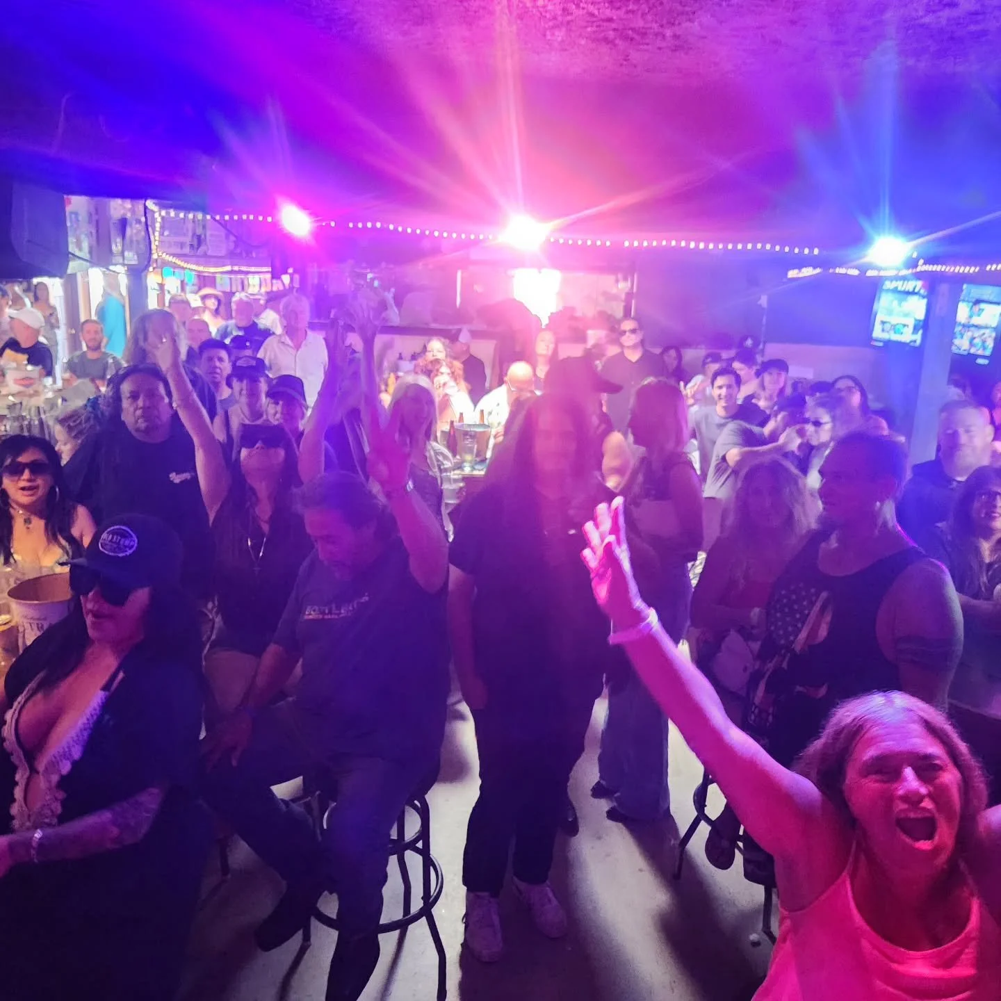 Serving it up at the Stump tonight... 7:30-1030
Come party with us!!